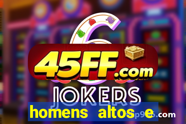 homens altos e sarados pelados